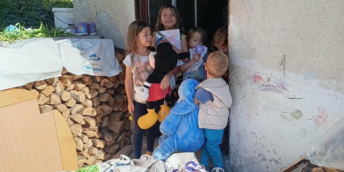 Mali Ganihodžići zimu dočekuju bezbrižno! Evo šta su im obezbedili ljudi velikog srca