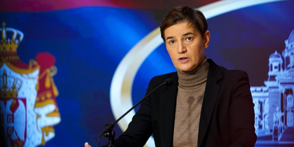 Brnabić o haosu kod Skupštine: Laž je da opozicioni poslanici nisu mogli da dođu na radno mesto - cilj im je bio da unište šator (VIDEO)