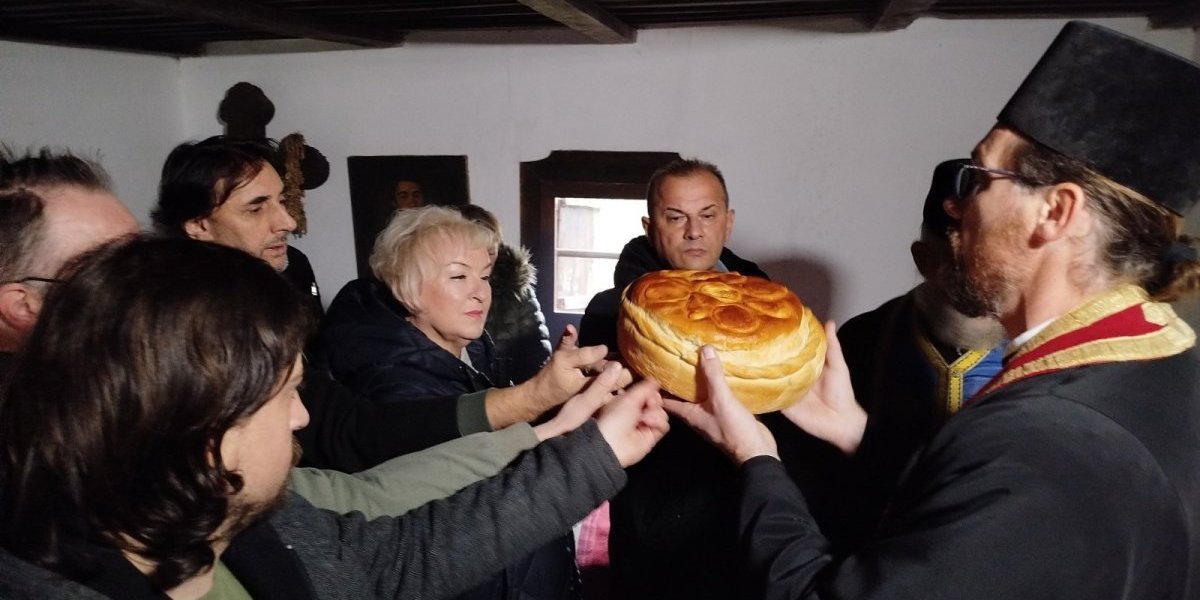 Aranđelovdan u kući Vuka Karadžića! Oni su sekli kolač, s ponosom nastavili tradiciju
