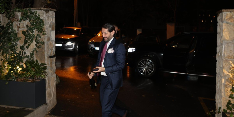 Stigao i kum: Čuveni fudbaler Partizana na slavi kod Terzića (VIDEO)