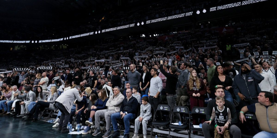 Drama u Areni: Navijač kolabirao na tribinama, lekar Partizana pritrčao da mu spase život