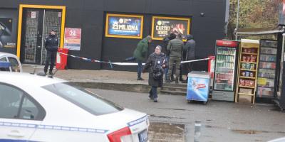 Mladić koji je jutros likvidiran na Novom Beogradu identifikovan je, a u pitanju je Tadija P. (23), vođa navijača Partizana iz Zemuna koji je već dva puta bio na meti.