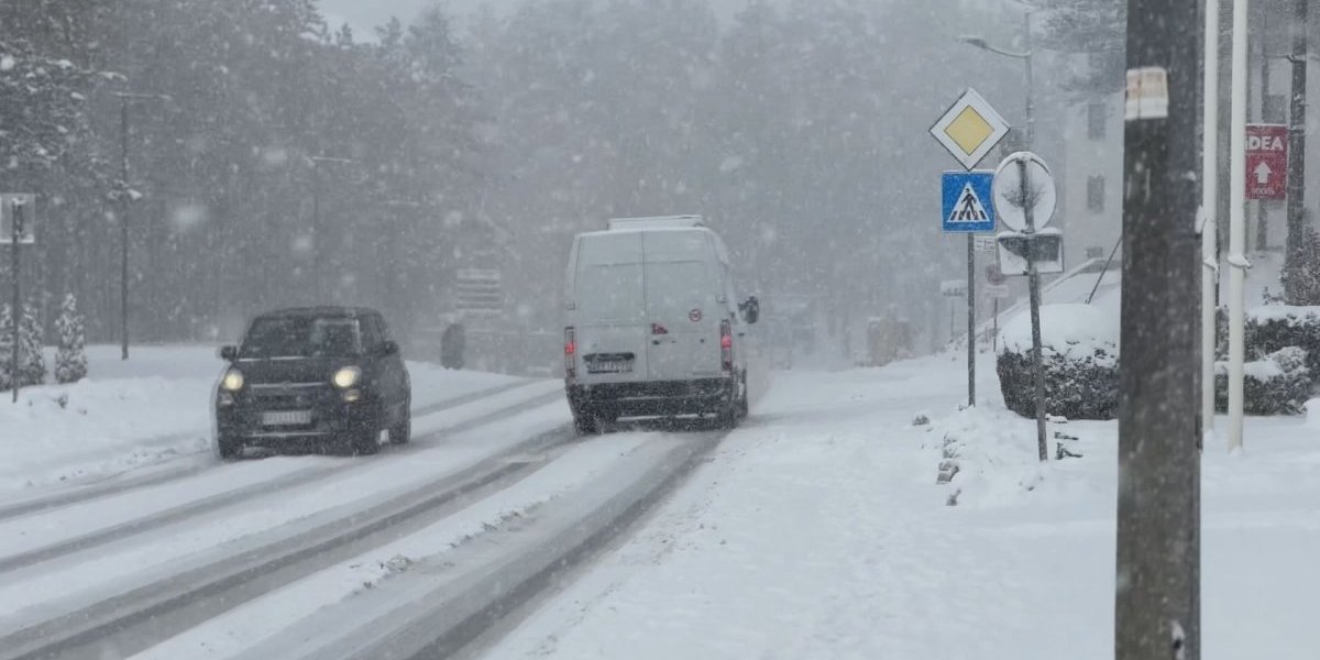 Okovana Srbija: Sneg veje od ranog jutra - Zabeleo se i Beograd (FOTO/VIDEO)