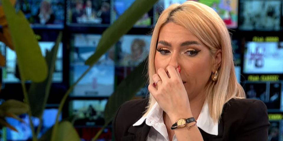 Drama ispred Pinka! Jovana Jeremić u suzama cepala papire: "Da li je moguće?!"