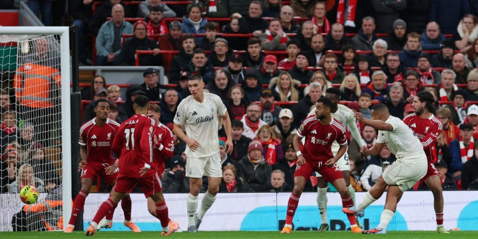 Veliki kiks Petrovića, ali se Bonrmut spasio - Milenković zgazio Liverpul nasred "Enfilda"