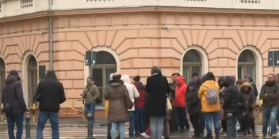 Svako vuče na svoju stranu: Čak i N1 potvrđuje opštu tuču između blokadera u opoziciji i onih sa fakulteta i iz zborova