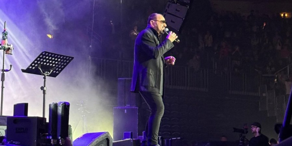 Krcata arena u transu - Mile Kitić napravio totalni haos: “Crk'o dabogda jednog dana”