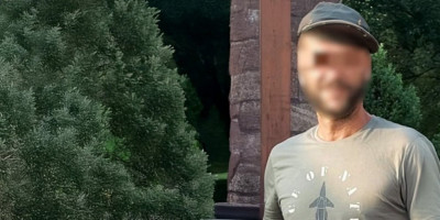 Bosanskohercegovački državljanin Osmah H. (46) osumnjičen je za ubistvo svoje supruge (53) u hotelskoj sobi u centru Antverpena.