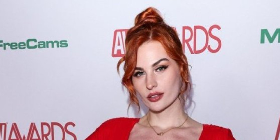 Grudi kao lubenice, minjak jedva da postoji: Abigejl Moris u haljini koja raspaljuje maštu (FOTO)