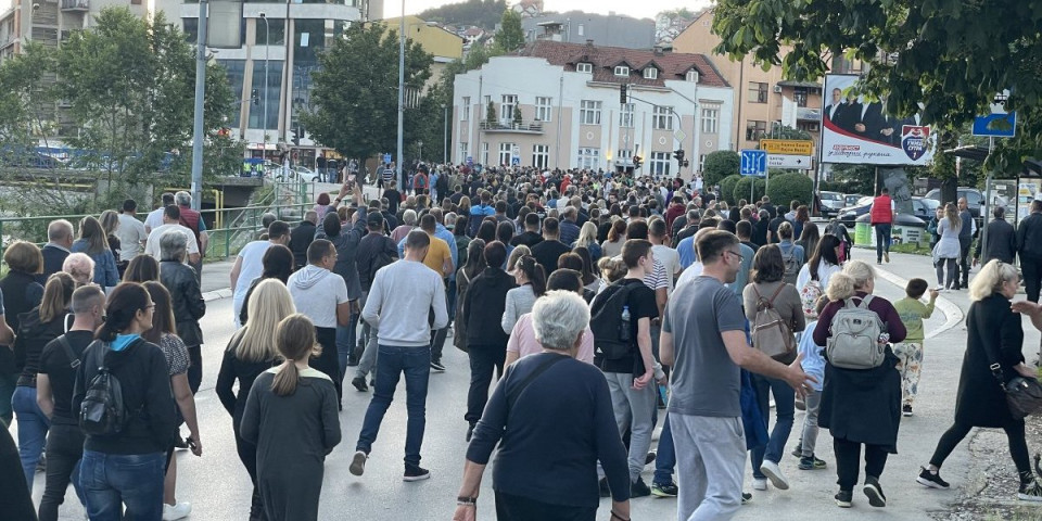(FOTO) Iskopani rovovi: Blokaderi iz Užica odjavili opoziciju