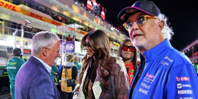 Naomi Kembel pojavila se juče na trci Formule 1 u Las Vegasu fantastično stilizovana, ali pored nje je bio i bivši verenik Flavijo Brijatore.