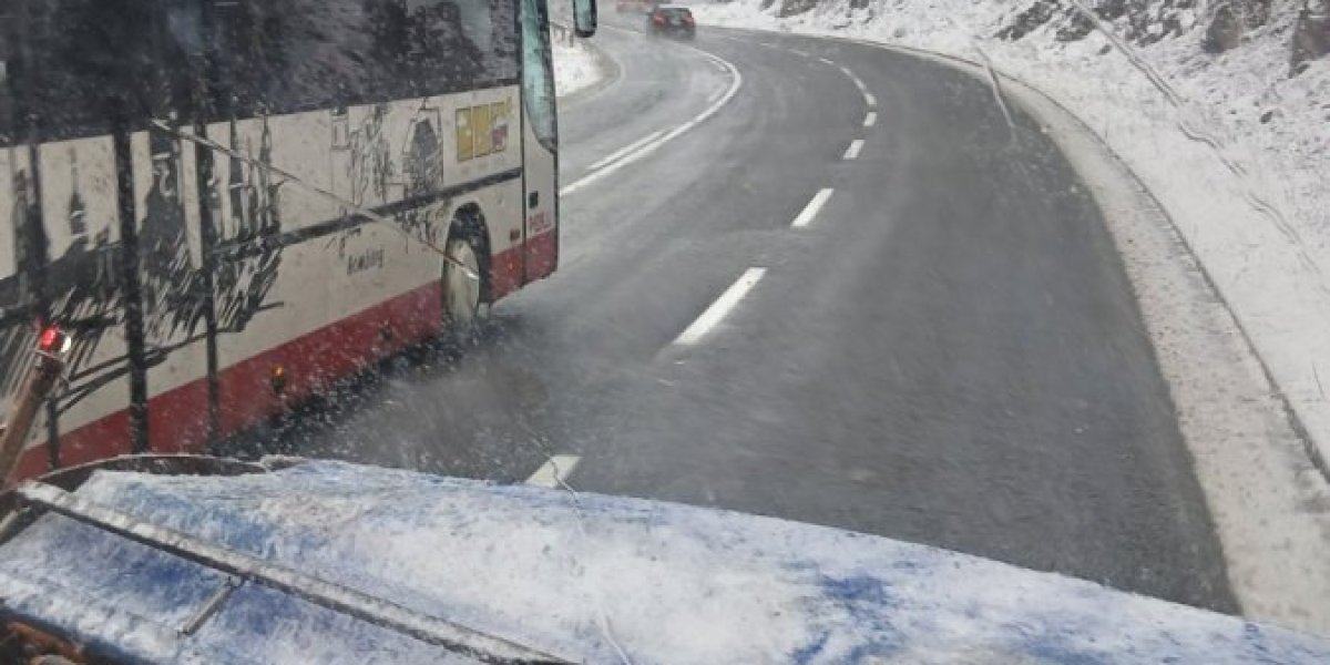 Sneg na putu između Zlatibora i Nove Varoši