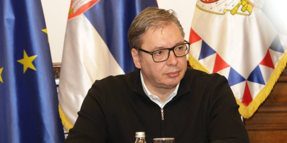 Vučić hitno u Predsedništvu: Ključan sastanak o NIS (FOTO)