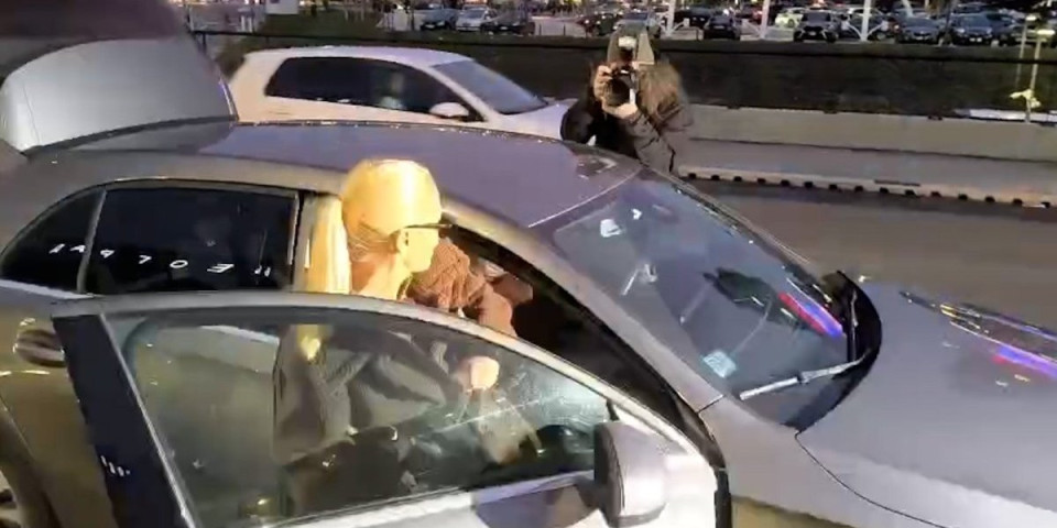 (VIDEO) Sačekala je na aerodromu: Potresan susret Nataše Bekvalac i Hane Ikodinović