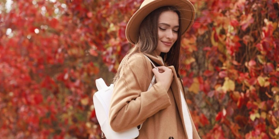 Najmoderniji ženski ranac sezone: Od kaputa do suknje, oduševljava modelom i bojom