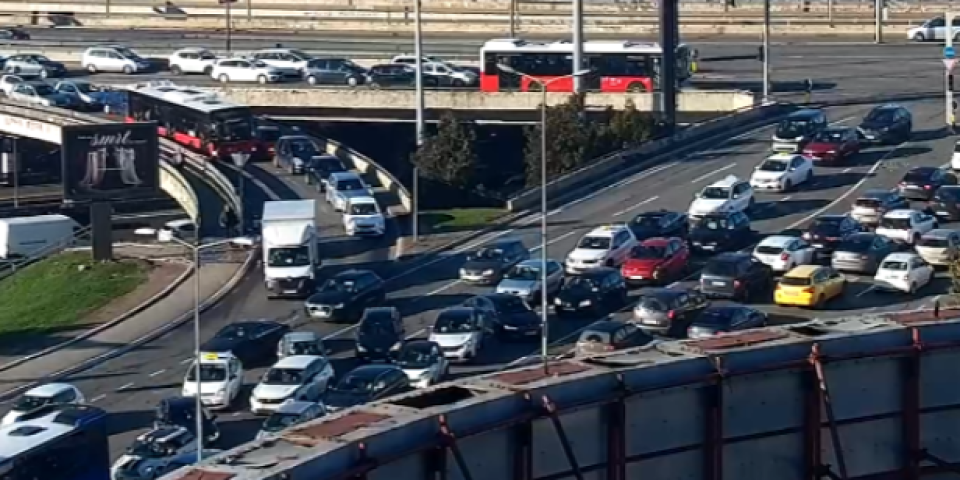 Totalni kolaps u Beogradu: Zakrčenje u svim pravcima, ovde je najkritičnije (FOTO)
