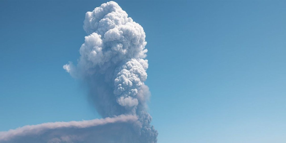 Eruptirao vulkan nakon 10.000 godina mirovanja: Snažna eksplozija izbacila oblak pepela 15km u visinu (FOTO/VIDEO)