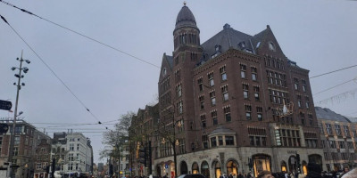 Holandija je zemlja koja razbija sve stereotipe Evrope - malena, ali neverovatno raznolika, moderna, a tradicionalna, urbana, a Amsterdam je posebna priča.