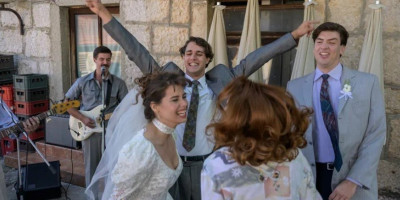 Sinoć je na Prvom programu RTS emitovana peta epizoda serije "Tvrđava" u kojoj se potkralo nekoliko grešaka.