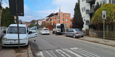 Osam osoba povređeno je u sudaru autobusa i kombija za prevoz putnika koji se dogodio rano jutros u Nišu.
