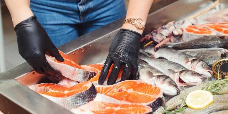 Pala cena ribe na pijacama: Šaran 530 dinara, a tek oslić - Ovo je detaljan cenovnik (TABELA)