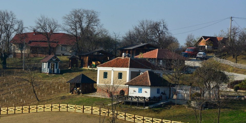 Dodeljeno 4.000 kuća: Mladi Srbi se masovno okreću ka selu - Evo šta sve dobijaju