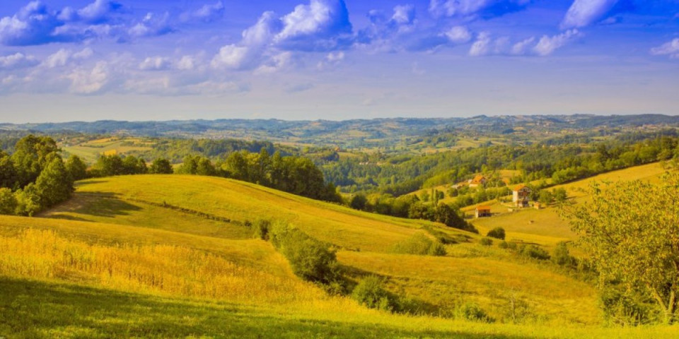 Muka nam je od gužve, hoćemo mir: Mladi sve više hrle u srpska sela - Ovo su njihova iskustva (ANKETA)