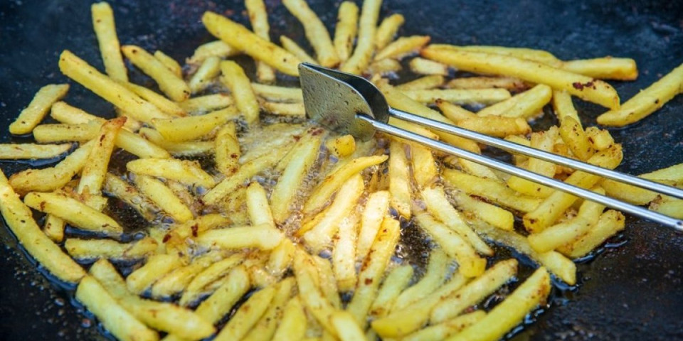 Trik za ultra hrskavi pomfrit: Savršeno zlatna korica, puca pod zubima, a softan iznutra