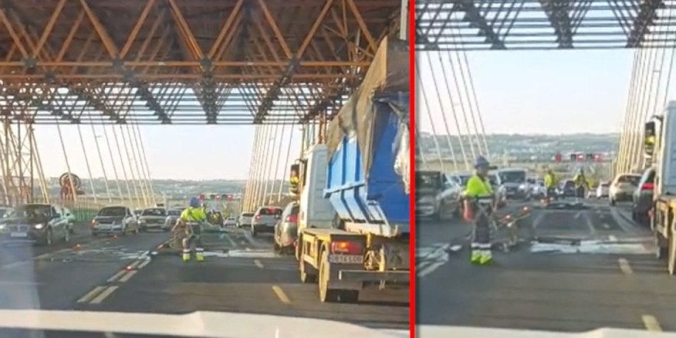 (VIDEO) "Leteći" WC zamalo napravio stravičan incident: Ljudi u šoku gledali kako toalet pada