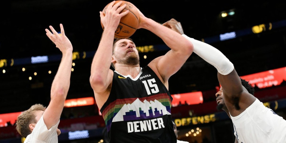 Buum, trojka sa pola terena i 10. tripl-dabl: Maestralni Jokić se nije ni oznojio, a svi pričaju o njemu