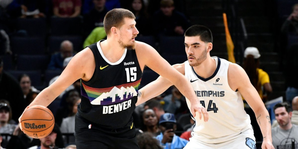 Trojkaaaaa: Samo Jokić ovo može, komentator u ekstazi na srpskom, a Nikola... (VIDEO)