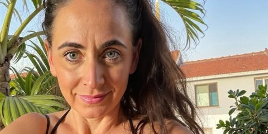 Njene džinovske grudi zaludele muškarce: Zarađuje hiljade evra na erotskim snimcima, porodica je se odrekla (VIDEO)