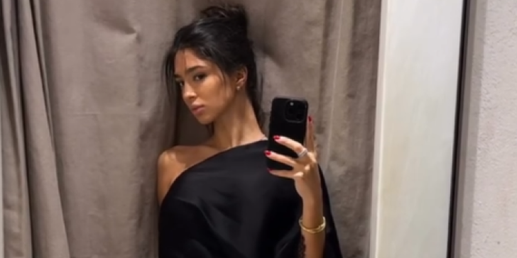 Raskopčala farmerke, pa podigla golu nogu: Skinula se Đina Džinović (FOTO)