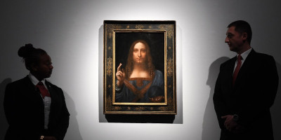 Ginisova knjiga rekorda saopštila je da uprkos globalnoj krizi i padu potrošnje najskuplje delo u istoriji i dalje slika "Salvator Mundi" umetnika Leonarda da Vinčija koja je 2017. godine prodata saudijskoj kraljevskoj porodici za  450,3 miliona dolara.