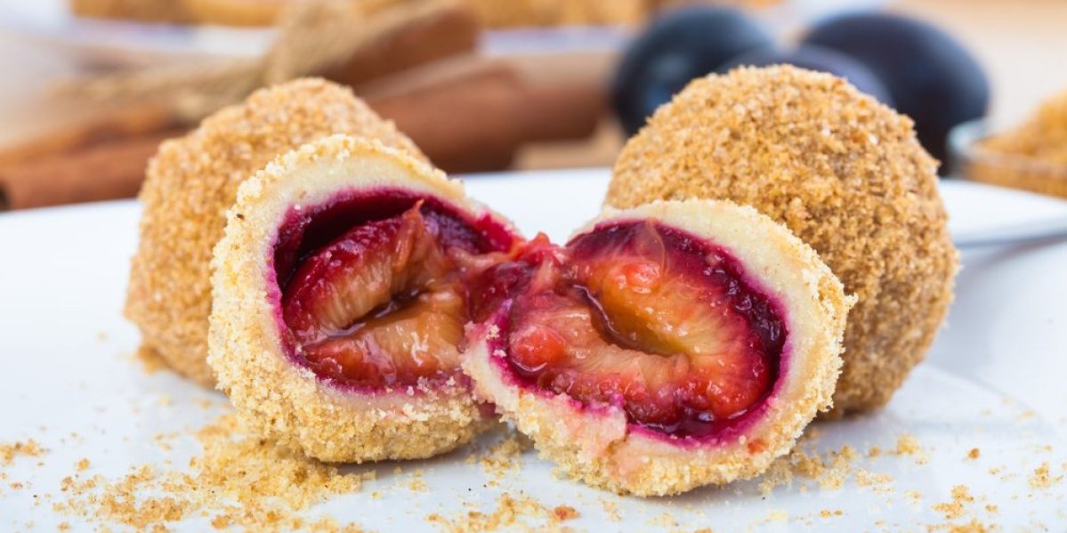 Savršen desert "domaćicina tajna": Najlepše knedle sa šljivama - svi će pitati za recept