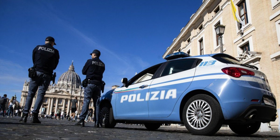 Migranti presreli auto sa dvoje mladih - usledio horor, cela zemlja na nogama!