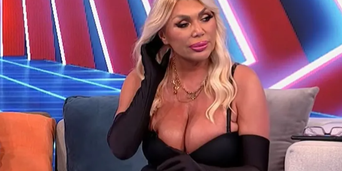 Lili Stevanović bez gaćica