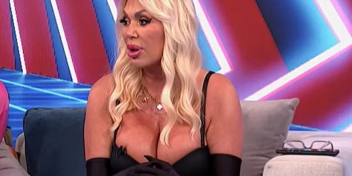 Lili Stevanović bez gaćica