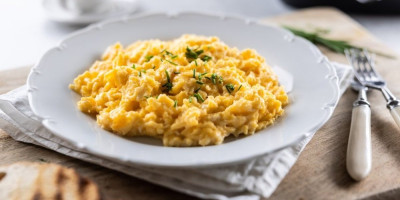 Ako želite da jutarnja kajgana bude ukusna, zasitna i još bolja za liniju, postoji jedan jednostavan dodatak koji može mnogo da doprinese, spanać.