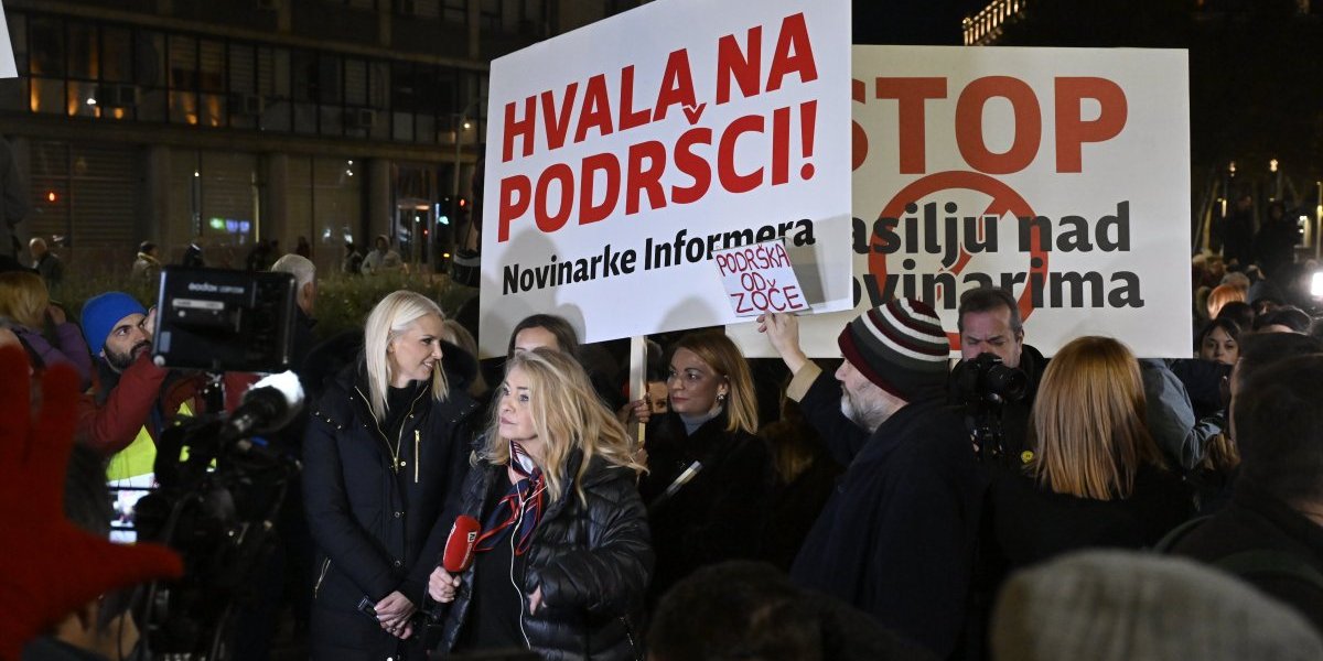 (VIDEO) Umesto dijaloga - nasilje: Linč nad novinarima Informera i kad pruže ruku pomirenja