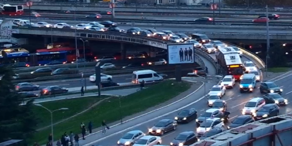 Sve stoji: Totalni kolaps u Beogradu - Ove pravce zaobiđite u širokom luku (FOTO)