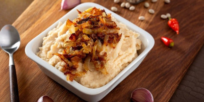 Rimski pire od belog pasulja sa karamelizovanim lukom je jelo koje su stari Rimljani obožavali u svojoj kuhinji.