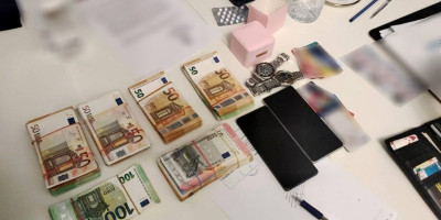 U akciji spovedenoj u Beogradu i Ivanjici uhapšeno je sedam osoba zbog sumnje da su kao pripadnici organizovane kriminalne grupe prisvojili više od 329,2 miliona dinara.