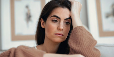 Doktorka Odri Tang upozorava da hronični stres ne utiče samo na raspoloženje i ponašanje, već može povećati rizik od brojnih zdravstvenih problema.