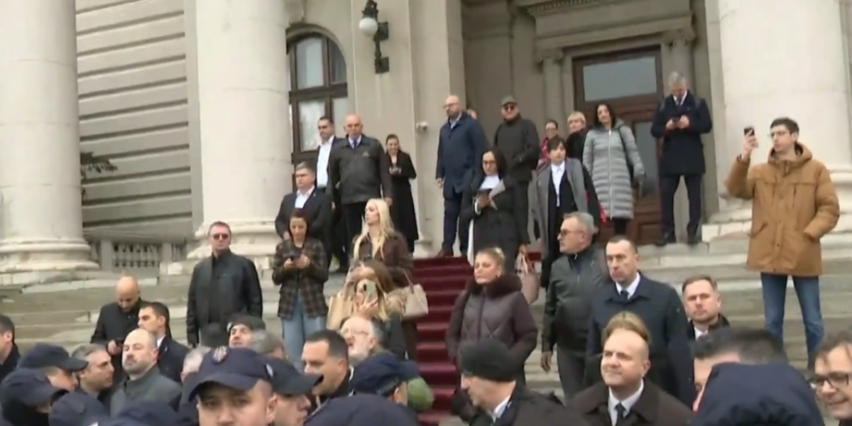 "Oni patološki mrze žene": Predsednik Vučić raskrinkao blokaderske poslanike siledžije