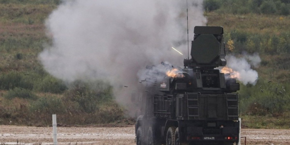 Ruski "pancir" obara čitav plotun američkog "hajmarsa", a onda ulaze dronovi! Oglasio se Rosteh (VIDEO)