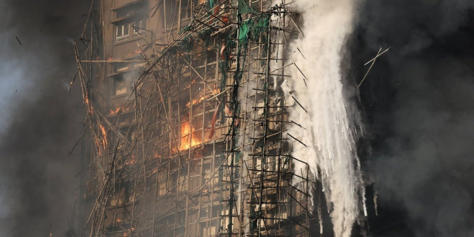 (FOTO/VIDEO)Zbog ovoga se katastrofa u Hong Kongu širila munjevitom brzinom - Da li je tradicija kriva za više od 50 žrtava?