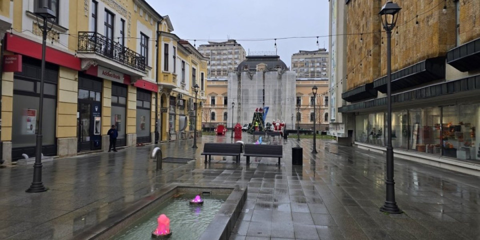 Ne krije se, ali ćuti: Kragujevčani ga videli na trgu kod "Zlatne ruže"