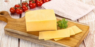 Stručnjaci upozoravaju da prerađeni sirevi (topljeni) mogu ozbiljno da naškode crevnom mikrobiomu, a posredno i opštem zdravlju organizma.