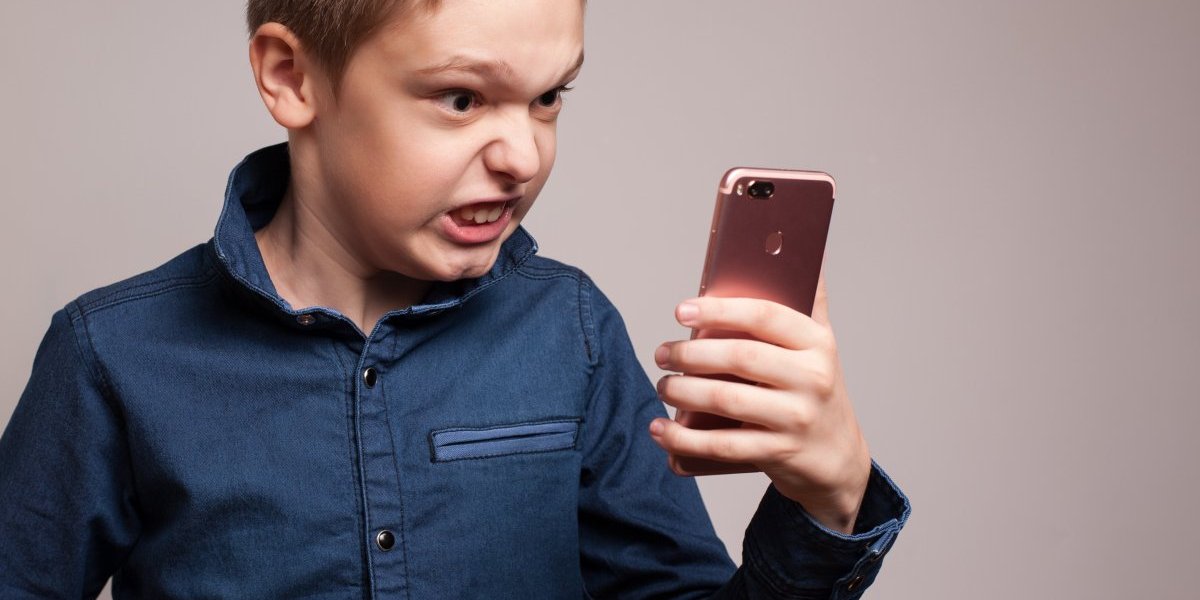 Maloletnicima zabrana korišćenja društvenih mreža: Ovo se neće svideti mnogima (ANKETA)